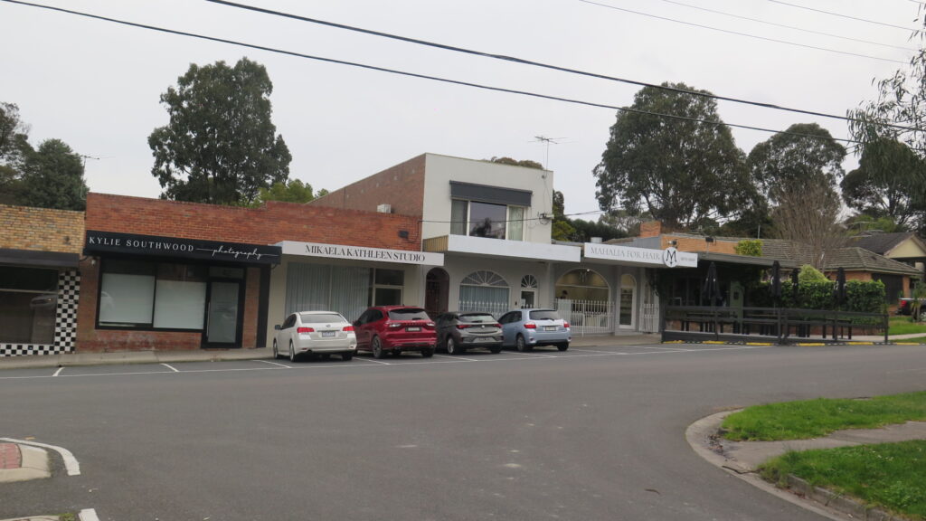 Businesses along Panfield Avenue Shopping Centre in Ringwood North